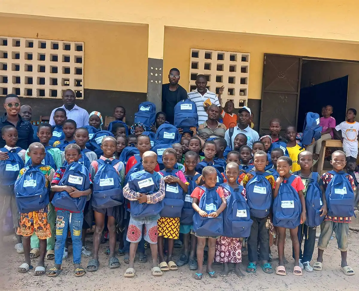 DISTRIBUTION DE KITS SCOLAIRES